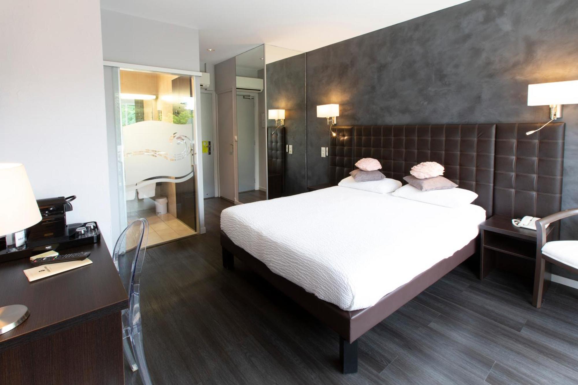 Logis Hotel - Restaurant - Spa - Le Relais De Farrou Villefranche-de-Rouergue Exterior photo