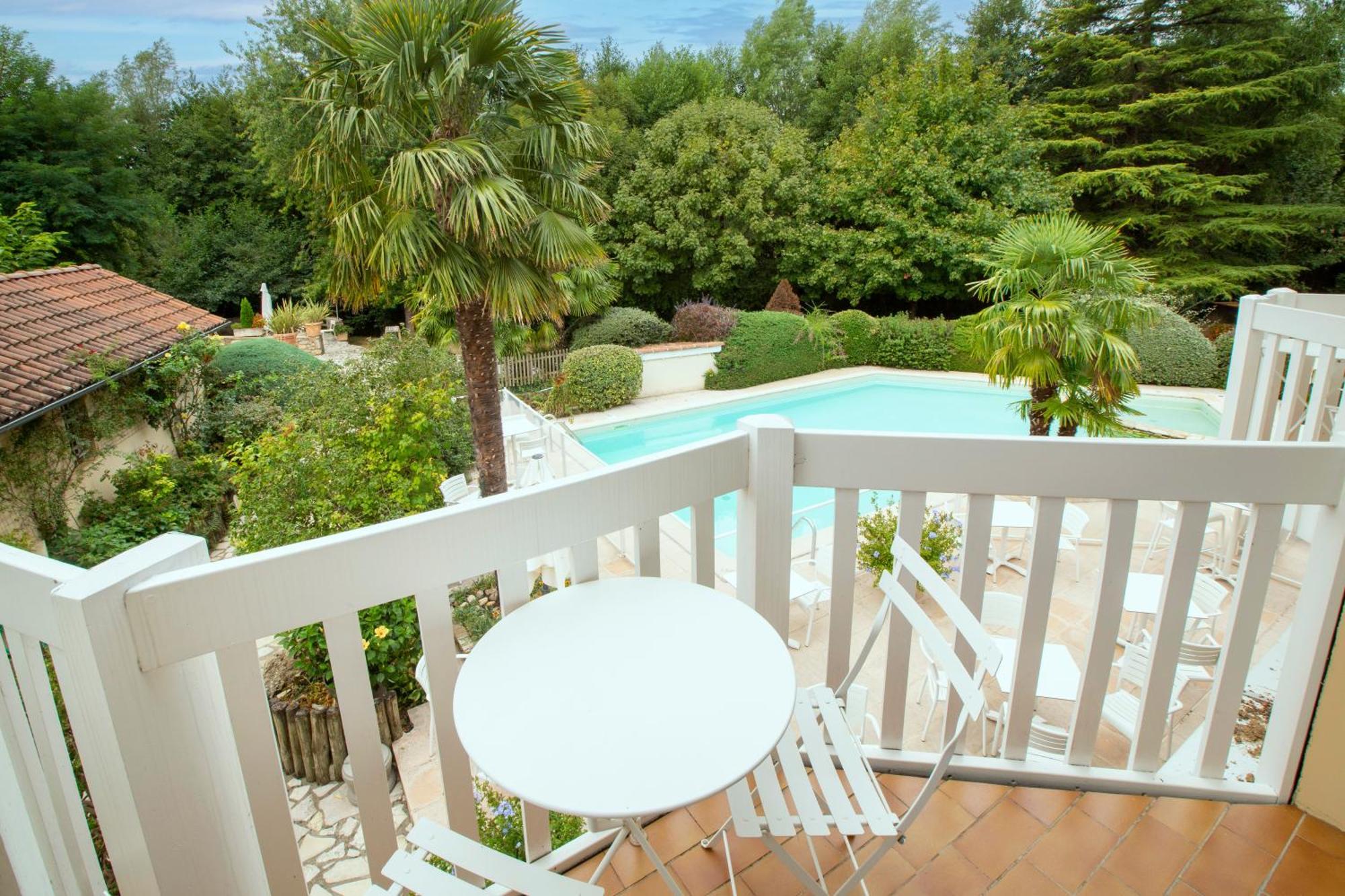 Logis Hotel - Restaurant - Spa - Le Relais De Farrou Villefranche-de-Rouergue Exterior photo